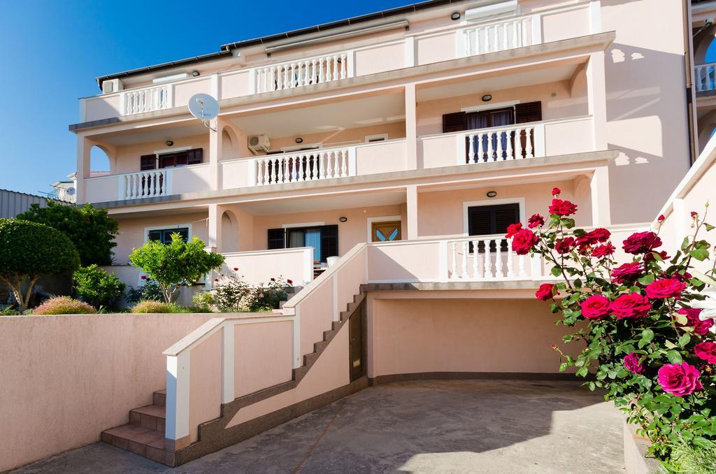 Apartments Dragan Lopar Bagian luar foto