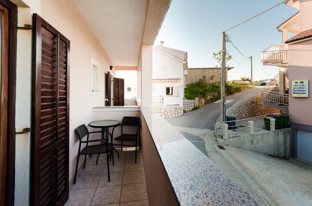 Apartments Dragan Lopar Bagian luar foto