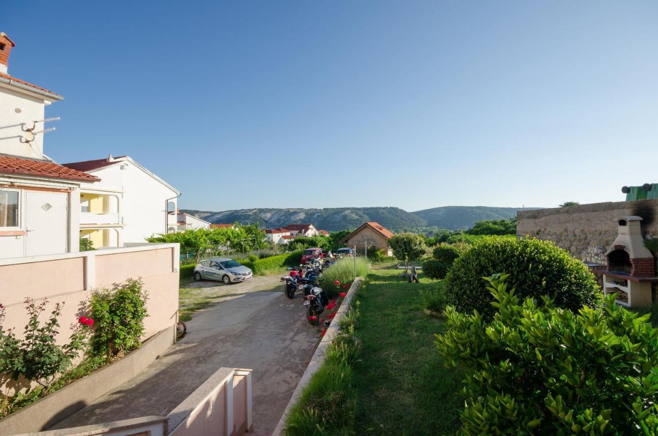 Apartments Dragan Lopar Bagian luar foto