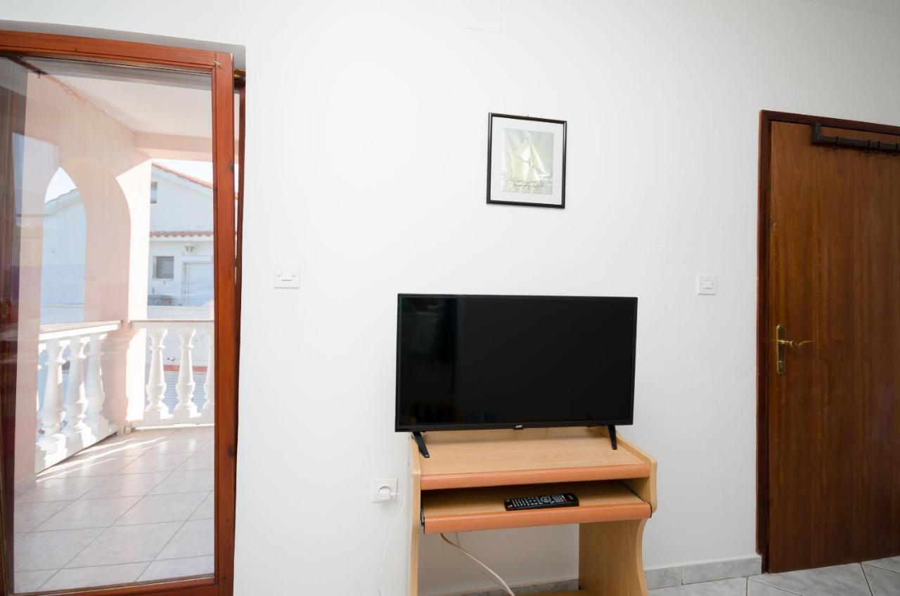 Apartments Dragan Lopar Bagian luar foto